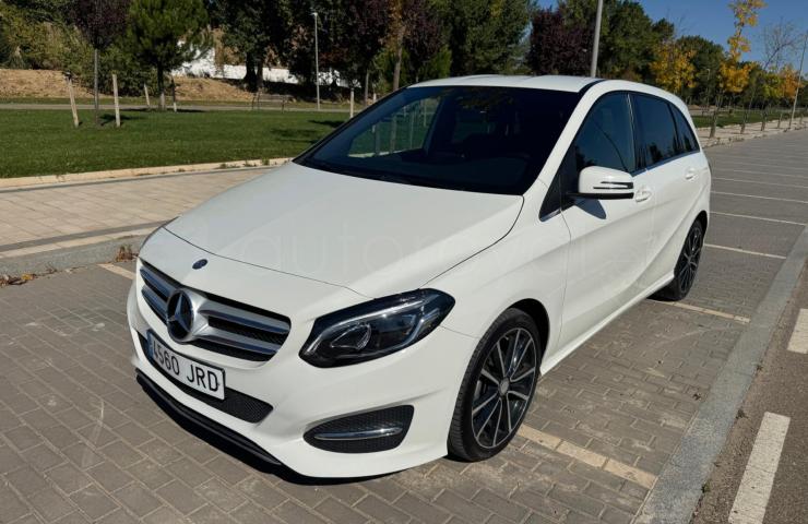 Turismos Todo Terrenos y Furgonetas - Mercedes B 180 d 109 CV URBAN NIGHT CAMARA  - Coches de segunda mano en Valladolid