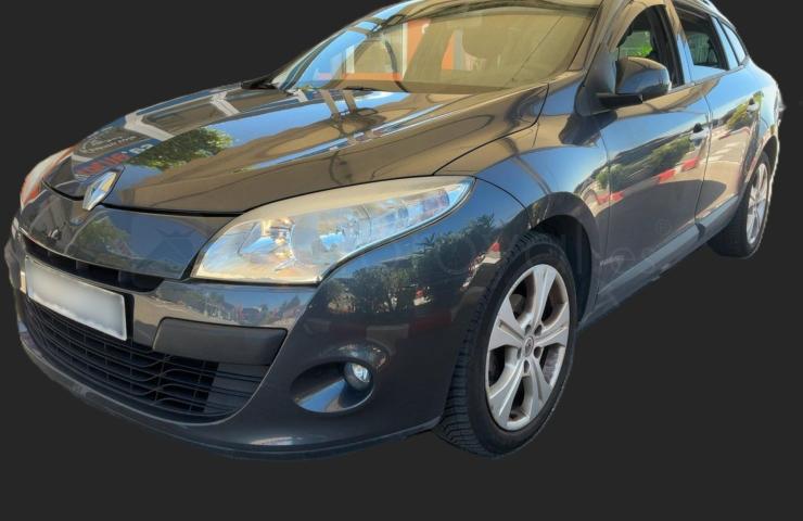 Turismos Todo Terrenos y Furgonetas - Renault Megane 1.6 Sport Tourer 110 cv DYNAMIQUE  - Coches de segunda mano en Valladolid