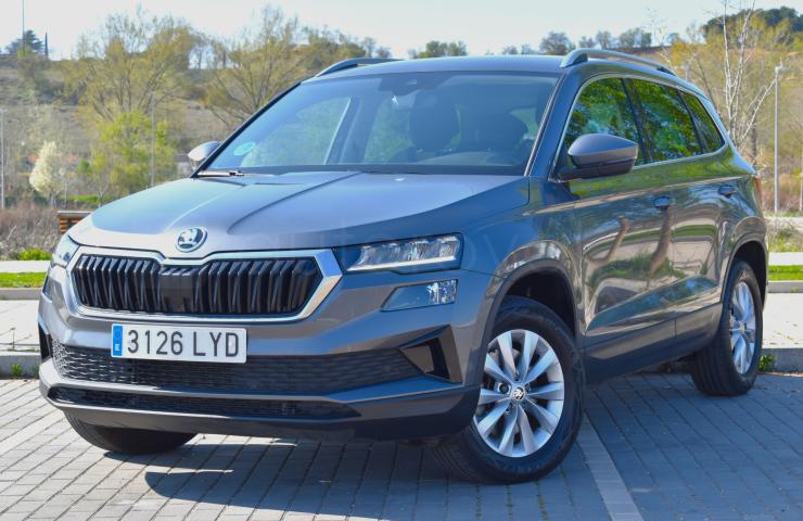 Turismos Todo Terrenos y Furgonetas - Skoda Karoq 2.0 TDI 150CV DSG 4X4 Ambition MULTIMEDIA PACK  - Coches de segunda mano en Valladolid