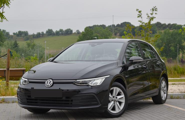 Turismos Todo Terrenos y Furgonetas - Volkswagen Golf VIII Life 1.5 TSI 130CV DIGITAL COCKPIT - Coches de segunda mano en Valladolid