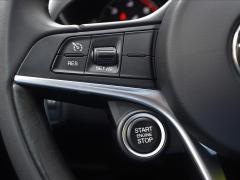 https://autoroyal.es/media/com_expautospro/images/big/turismos_todo_terrenos_y_furgonetas_alfa_romeo_giulia_5f6c6b30cee96.JPG