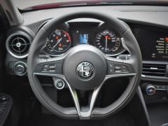 https://autoroyal.es/media/com_expautospro/images/big/turismos_todo_terrenos_y_furgonetas_alfa_romeo_giulia_5f6c6b32bdf8c.JPG