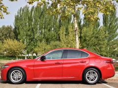 https://autoroyal.es/media/com_expautospro/images/big/turismos_todo_terrenos_y_furgonetas_alfa_romeo_giulia_5f6c6b3c1d877.JPG