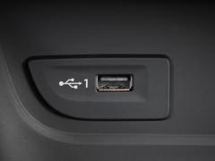 https://autoroyal.es/media/com_expautospro/images/big/turismos_todo_terrenos_y_furgonetas_audi_a3_sportback_61af40ed88dc9.JPG