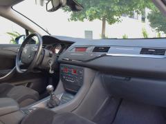 https://autoroyal.es/media/com_expautospro/images/big/turismos_todo_terrenos_y_furgonetas_citroen_c5_6a326f872bcf1.JPG