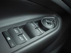 https://autoroyal.es/media/com_expautospro/images/big/turismos_todo_terrenos_y_furgonetas_ford_kuga_61e98eb0d9a4e.JPG