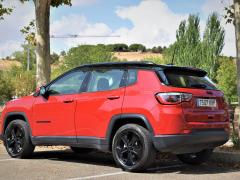 https://autoroyal.es/media/com_expautospro/images/big/turismos_todo_terrenos_y_furgonetas_jeep_compass_5f63a159e9008.JPG