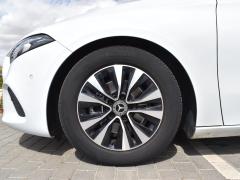 https://autoroyal.es/media/com_expautospro/images/big/turismos_todo_terrenos_y_furgonetas_mercedes_a_180_6a900c9b0404b.JPG