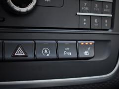 https://autoroyal.es/media/com_expautospro/images/big/turismos_todo_terrenos_y_furgonetas_mercedes_a_200_647b043fbe485.JPG