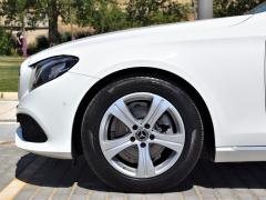 https://autoroyal.es/media/com_expautospro/images/big/turismos_todo_terrenos_y_furgonetas_mercedes_e_220_60f14a9117b1c.JPG