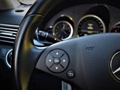 https://autoroyal.es/media/com_expautospro/images/big/turismos_todo_terrenos_y_furgonetas_mercedes_e_220_616f087beb33f.JPG