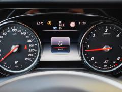 https://autoroyal.es/media/com_expautospro/images/big/turismos_todo_terrenos_y_furgonetas_mercedes_e_220_69dd14eb9c7c2.JPG