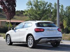 https://autoroyal.es/media/com_expautospro/images/big/turismos_todo_terrenos_y_furgonetas_mercedes_gla_200_6468968323def.JPG