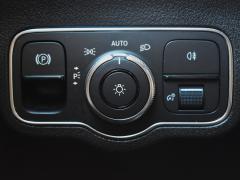 https://autoroyal.es/media/com_expautospro/images/big/turismos_todo_terrenos_y_furgonetas_mercedes_gla_6758677186772.JPG