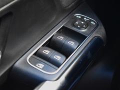 https://autoroyal.es/media/com_expautospro/images/big/turismos_todo_terrenos_y_furgonetas_mercedes_gla_67586772eb37f.JPG