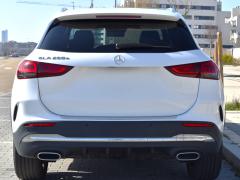 https://autoroyal.es/media/com_expautospro/images/big/turismos_todo_terrenos_y_furgonetas_mercedes_gla_6a145f5996606.JPG