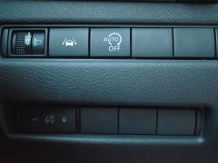 https://autoroyal.es/media/com_expautospro/images/big/turismos_todo_terrenos_y_furgonetas_nissan_qashqai_69dd0b495e1d4.JPG