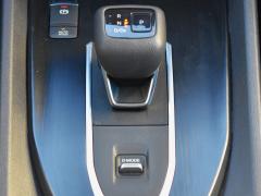 https://autoroyal.es/media/com_expautospro/images/big/turismos_todo_terrenos_y_furgonetas_nissan_qashqai_69dd0b4bf36f2.JPG