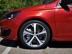 https://autoroyal.es/media/com_expautospro/images/big/turismos_todo_terrenos_y_furgonetas_peugeot_y_609167ab0a55a.JPG