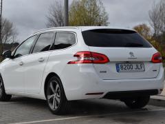 https://autoroyal.es/media/com_expautospro/images/big/turismos_todo_terrenos_y_furgonetas_peugeot_y_639a01de400c4.JPG
