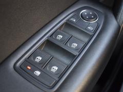 https://autoroyal.es/media/com_expautospro/images/big/turismos_todo_terrenos_y_furgonetas_renault_captur_6a7c99dd285b4.JPG