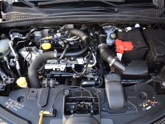 https://autoroyal.es/media/com_expautospro/images/big/turismos_todo_terrenos_y_furgonetas_renault_captur_6a7c99e532f47.JPG