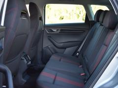 https://autoroyal.es/media/com_expautospro/images/big/turismos_todo_terrenos_y_furgonetas_skoda_karoq_6388c75ff11b3.JPG