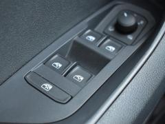 https://autoroyal.es/media/com_expautospro/images/big/turismos_todo_terrenos_y_furgonetas_skoda_karoq_69c2cbf2e661f.JPG