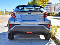https://autoroyal.es/media/com_expautospro/images/big/turismos_todo_terrenos_y_furgonetas_toyota_c_hr_6ab6b495a3ebf.JPG
