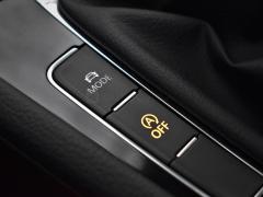 https://autoroyal.es/media/com_expautospro/images/big/turismos_todo_terrenos_y_furgonetas_volkswagen_golf_5fedbf1aca852.JPG