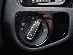 https://autoroyal.es/media/com_expautospro/images/big/turismos_todo_terrenos_y_furgonetas_volkswagen_golf_5fedbf1e22ad8.JPG