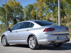 https://autoroyal.es/media/com_expautospro/images/big/turismos_todo_terrenos_y_furgonetas_volkswagen_passat_616081e2e5fe8.JPG