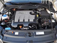 https://autoroyal.es/media/com_expautospro/images/big/turismos_todo_terrenos_y_furgonetas_volkswagen_polo_61af45ad2f3b3.JPG