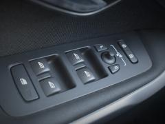 https://autoroyal.es/media/com_expautospro/images/big/turismos_todo_terrenos_y_furgonetas_volvo_v40_645935d091857.JPG