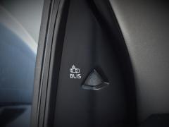 https://autoroyal.es/media/com_expautospro/images/big/turismos_todo_terrenos_y_furgonetas_volvo_v40_645935d20d23f.JPG