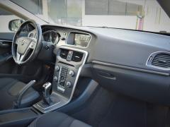 https://autoroyal.es/media/com_expautospro/images/big/turismos_todo_terrenos_y_furgonetas_volvo_v40_645935de6b16a.JPG