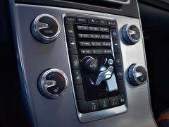https://autoroyal.es/media/com_expautospro/images/big/turismos_todo_terrenos_y_furgonetas_volvo_v60_62741154166cf.JPG