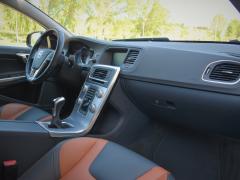 https://autoroyal.es/media/com_expautospro/images/big/turismos_todo_terrenos_y_furgonetas_volvo_v60_627411581c40c.JPG
