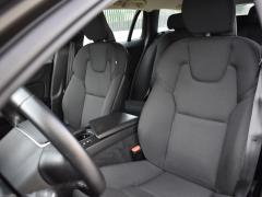 https://autoroyal.es/media/com_expautospro/images/big/turismos_todo_terrenos_y_furgonetas_volvo_v60_68654bae624f7.JPG