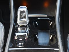 https://autoroyal.es/media/com_expautospro/images/big/turismos_todo_terrenos_y_furgonetas_volvo_xc40_6a0de73e045a2.JPG